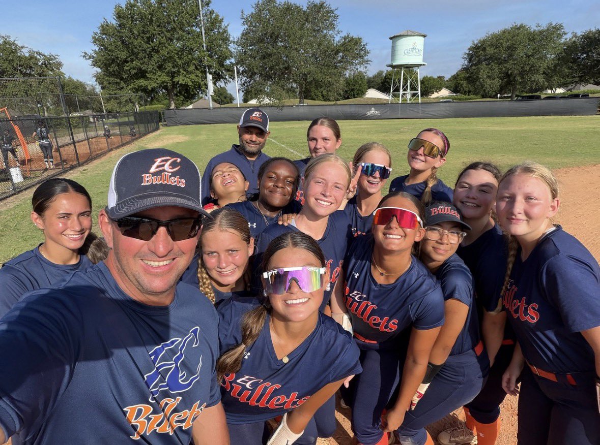 KendraP2029's tweet photo. I’ve pitched great the last two weekends playing in the 7 Inning Southern Star Showcase and the CF State Championship Bckwd K Camp. All together I pitched 30 innings with 32 strikeouts, an era of 0.692, whip of .956, two full shutouts and also a combined third shutout with my teammate Mac. Super proud of my team and can’t wait for the next tournament!!! Go Bullets💙🧡!!
#RHP 
@ECB_Premier @SoftballDown @D1Softball @TOP_D1RECRUITS @SoftballRecruit