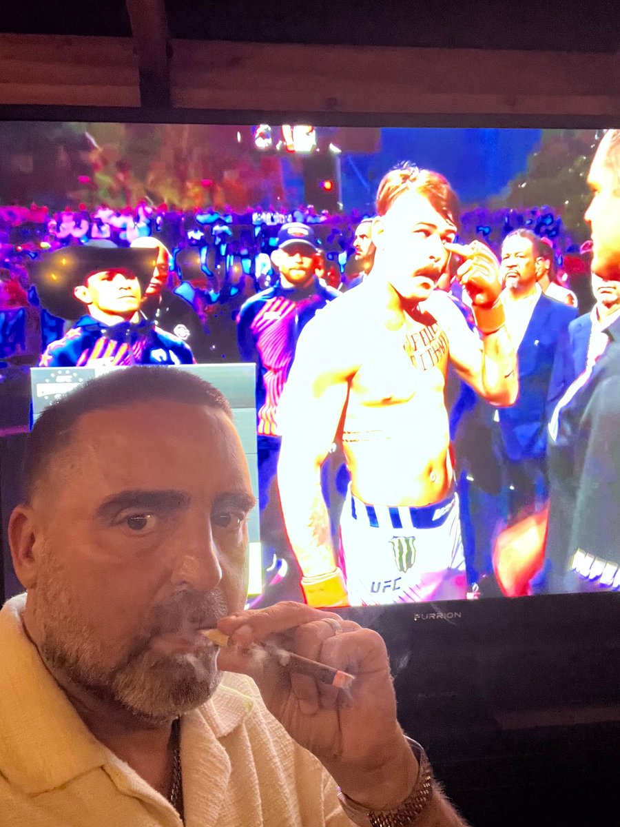 LouStandUP1's tweet photo. Who else is watching? https://t.co/3CReYciXAY