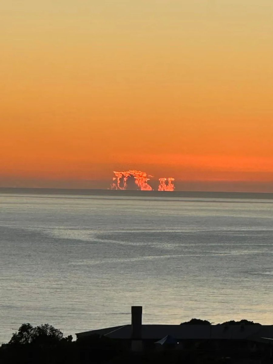 AmandaR81335674's tweet photo. Fata Morgana seen in Kaikoura yesterday morning. A Fata Morgana is a rare, complex type of superior mirage that distorts distant objects, making them appear to hover in the air, stretch vertically, or resemble hovering "fairy castles" or ghost ships. https://t.co/m51r4Ve5Np
