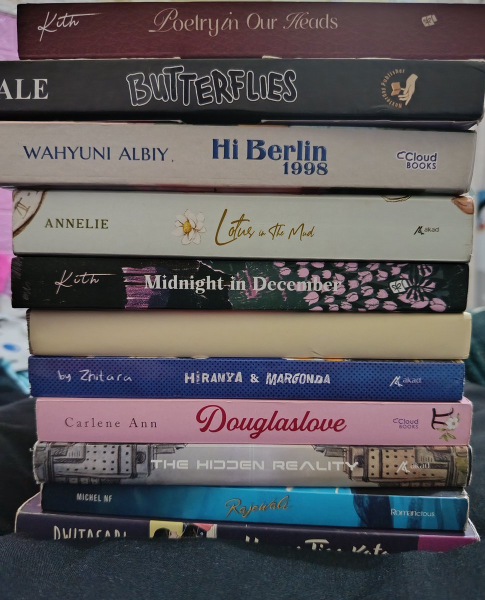 GuoJunchenn's tweet photo. Haloo! Aku mau jualin novel-novel aku, barangkali ada yg minatt bolehh tanya-tanya duluu

- pengiriman manual 
- dikirim dari tangsel https://t.co/mdcHqPlgiJ