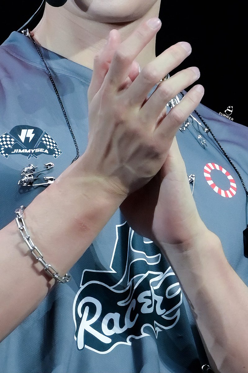 _xia__'s tweet photo. ಠ╭╮ಠ
#Jimmyyjp https://t.co/RT9EcI68oz