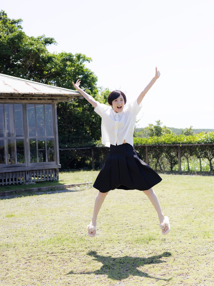 modelpress's tweet photo. 生駒里奈、10年ぶり写真集「ルリカケス」
8月21日発売決定📕

芸能生活15周年記念
舞台は奄美大島🏝️

📸先行カット
https://t.co/75wHEhTjeW

@ikoma_chandesu https://t.co/xb6deCu2Eu