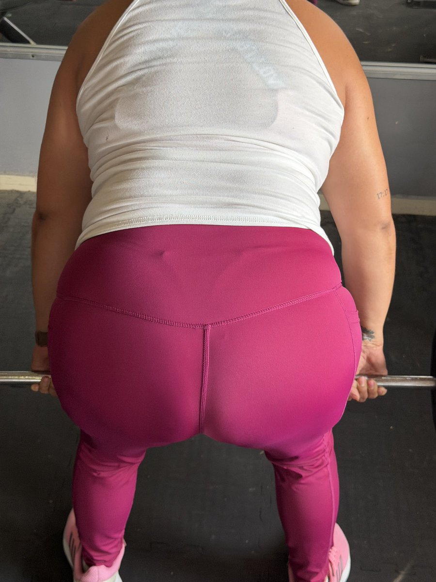 cornudo_lp's tweet photo. Así se le marcaba la tanga a mi esposa el día de hoy https://t.co/Kn1RS8LDF0