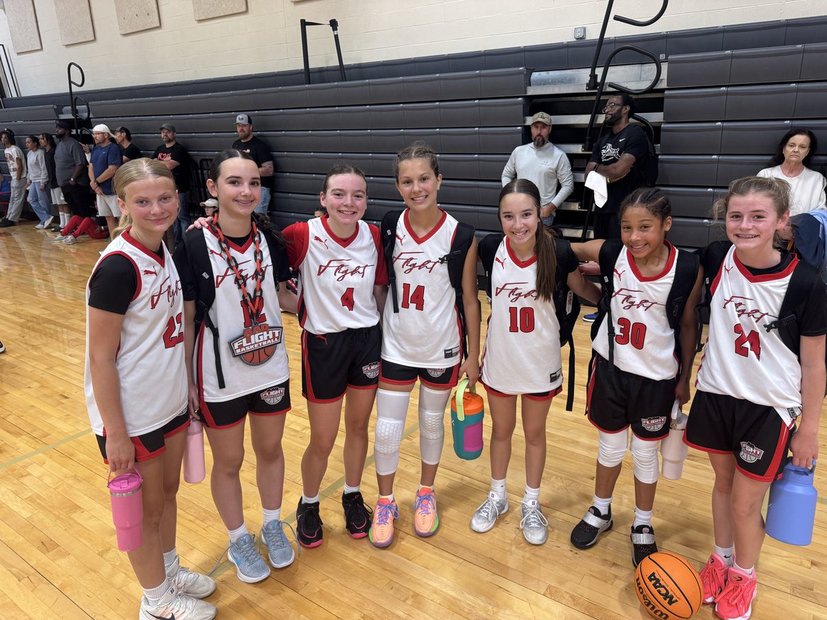 coachmatt_aao's tweet photo. @FlightAAOGBB 2032 played up two grades this weekend in 8th and came up short in the championship! They showed grit, resilience, and that the future is bright for them!! Proud of these girls! #flywithus ✈️ https://t.co/lXzo05DCAp