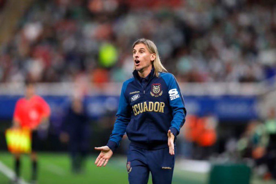 LiguistasGye_'s tweet photo. Metió 4 defensas centrales y así perdió el partido fue a esconderse y a no perder. 

ESTOY ARRECHO DE JUGAR A NO PERDER! 

LÁRGATE BECCACESE HIJO DE PUTA! 

LA MENTIRA MÁS GRANDE QUE EXISTE! https://t.co/S1SgESTuSt