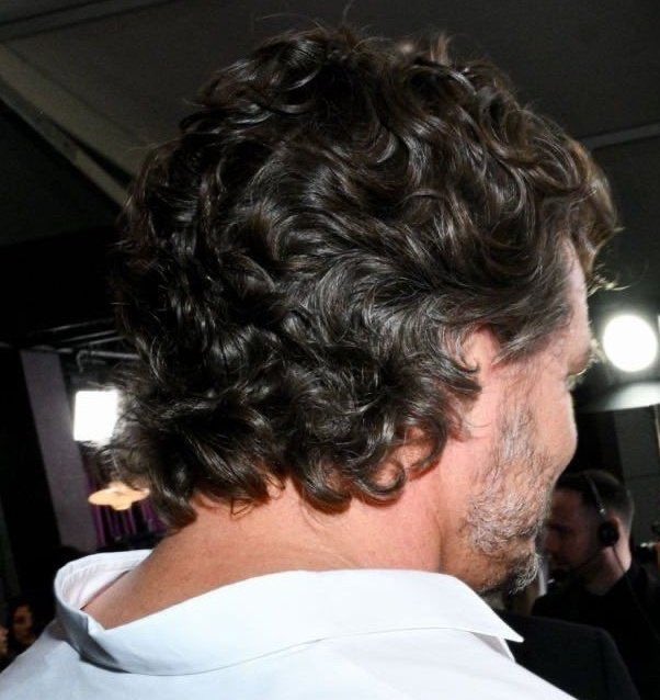 _serieskiller's tweet photo. I like my men with really thick necks and glorious curly hair. https://t.co/mGPsiW72YG