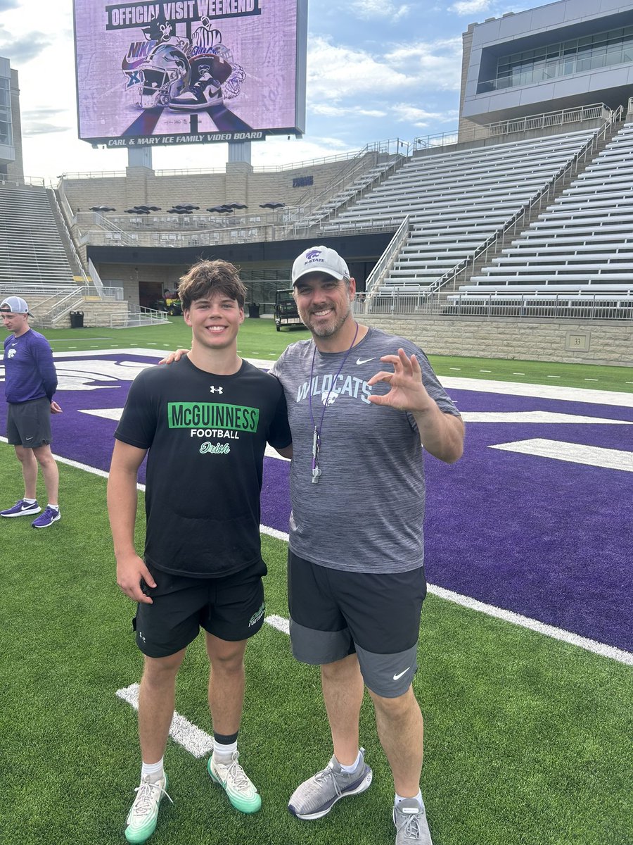 CarterAkin2028's tweet photo. Had a great time learning @KStateFB camp!! Enjoyed working with @CoachNickToth and hearing the feedback he provided! As well as talking with @CoachBrianLepak !! @MossisMadu @BMCHS_FT @AsoPogi https://t.co/nnq0DTp5BG