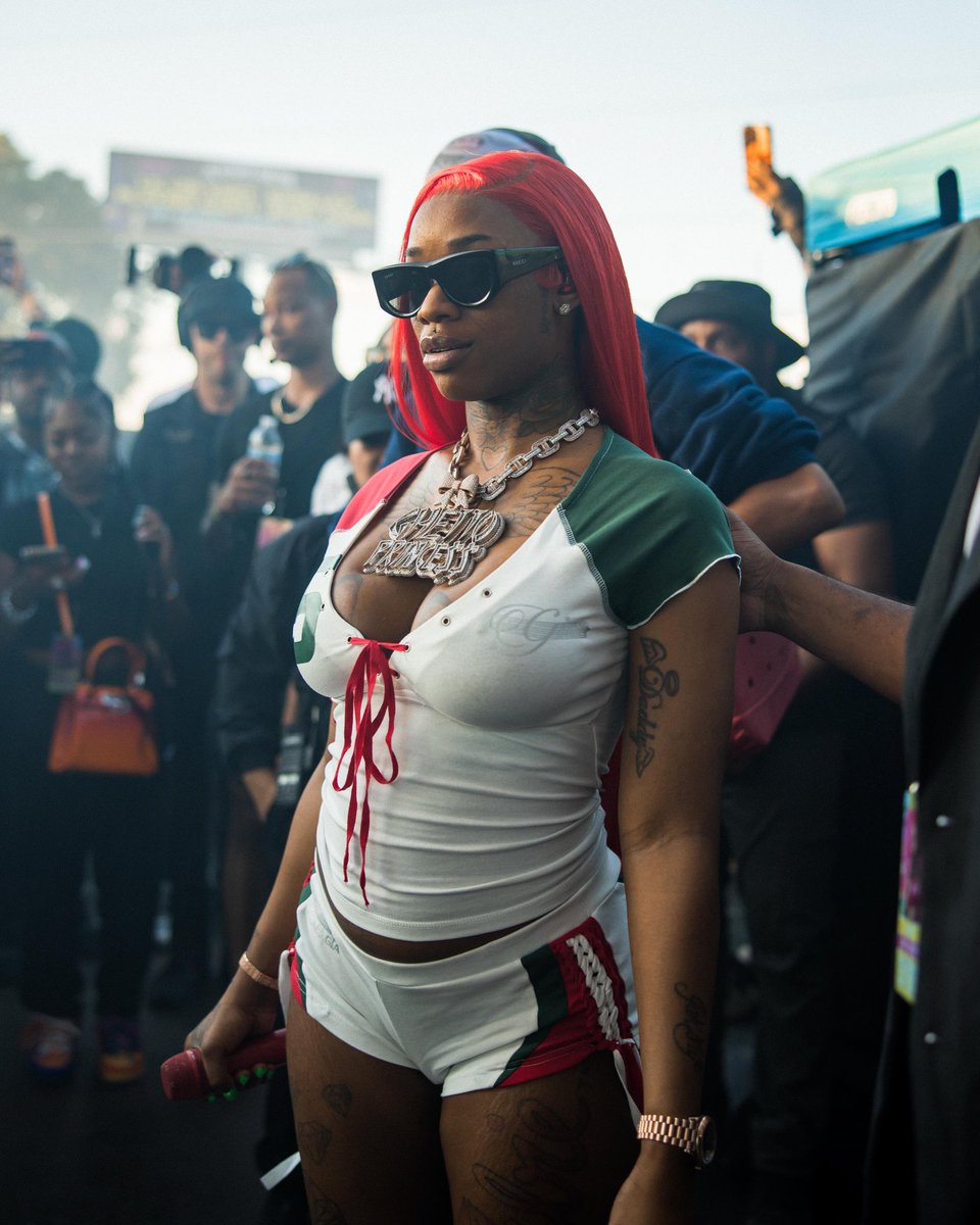 wavecheckers's tweet photo. Sexyy Red at The Lyrical Lemonade Summer Smash💥 https://t.co/B42oqm8ZsE