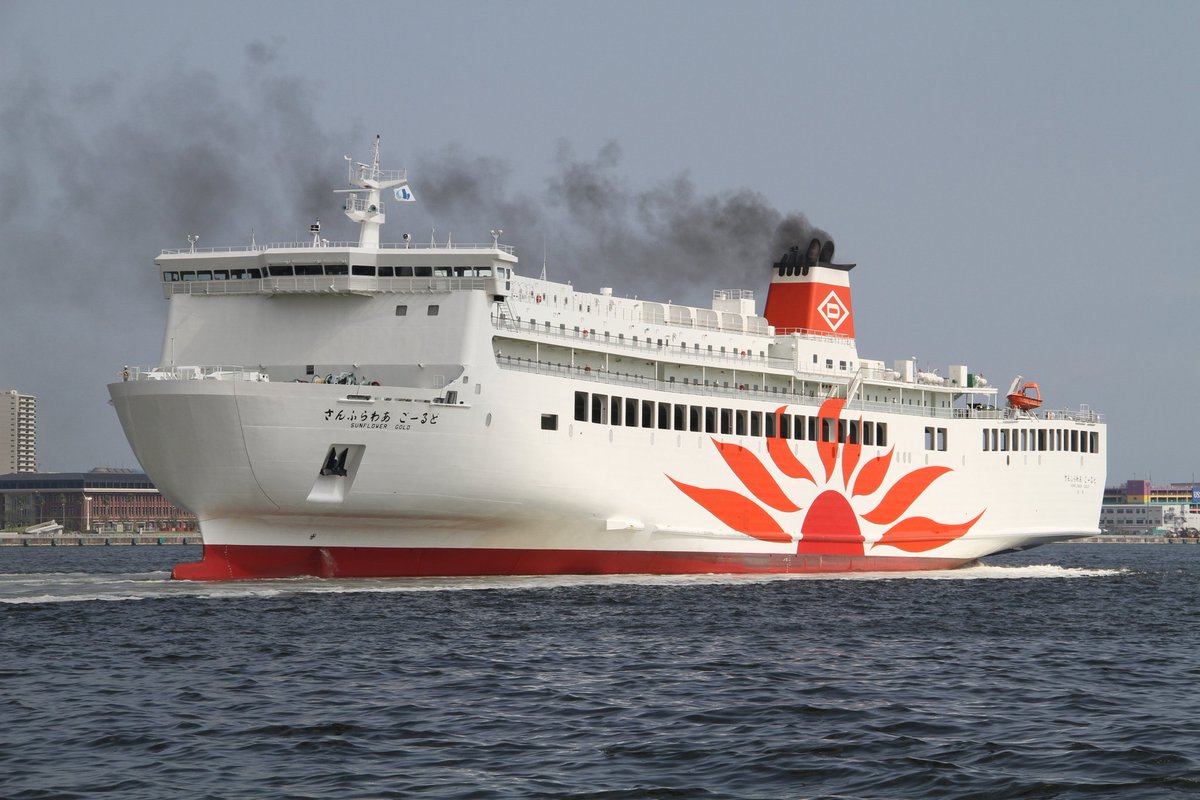 sealionships's tweet photo. @78eZFYhpwy43Ncu 写真をご覧いただきありがとうございます。
背景のフェリーは2010年撮影の
「さんふらわあ　ごーるど」
です。同じ日に撮影した出港する写真を添付しておきます。どうぞお納め下さい。 https://t.co/Nw5lF2OzYq