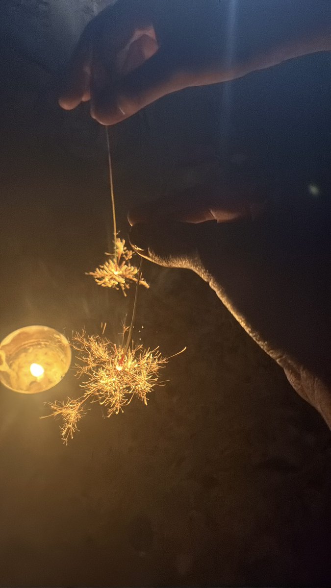 shiooo_____'s tweet photo. 線香花火もした🎇楽しかった^_^ https://t.co/YyJZfjnH4c