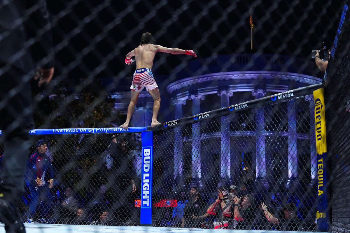 DEXl7y's tweet photo. #UFCWhiteHouse

 Diego Lopes 📸 https://t.co/n1RgaFhPCN
