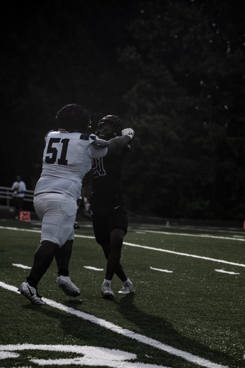 LathanGreene28's tweet photo. TOMORROW THAT DAY ALL COACHES CAN FEEL FREE TO CONTACT ME WITH 
📲803-236-2277 OR ✉️LathanDGreene@gmail.com

@CwoodFootball96 @CoachNovinger 
#recruit https://t.co/2MUNQQ0ps6