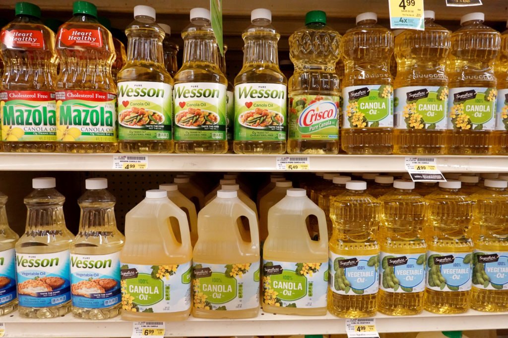 AmmousMD's tweet photo. Plants store deuterium in their seeds.

A heavy isotope of hydrogen that makes our mitochondria run less efficiently.

Seed oils are a concentrate of deuterium, hence their disastrous health effects. https://t.co/CtZkpTjDkM