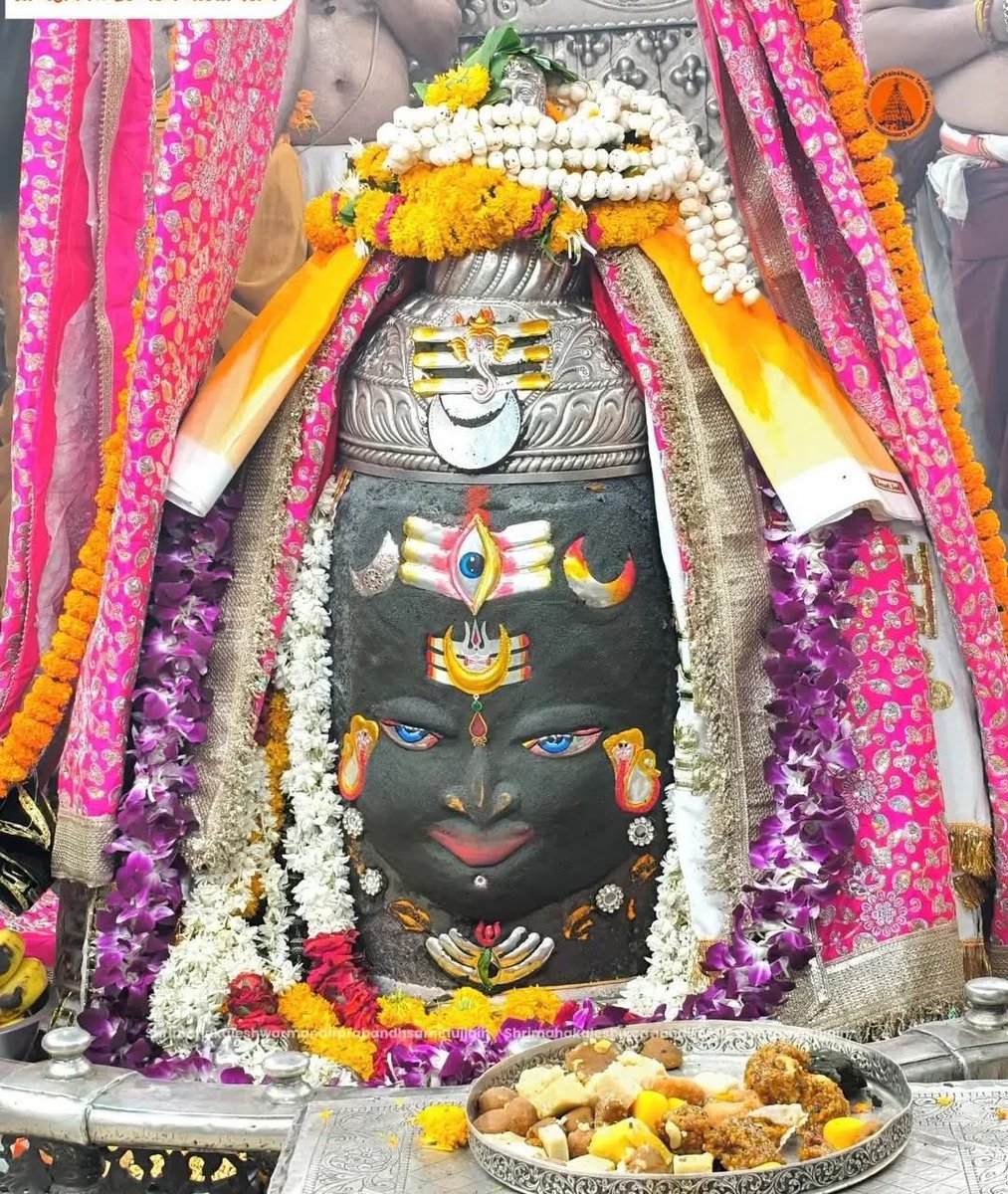 Snehlat27685620's tweet photo. 🙏🌹*Jai Shree Mahakal*🌹🙏
*श्री महाकालेश्वर ज्योतिर्लिंग का भस्म आरती शृंगार दर्शन*
*15-06-2026 कण-कण में महादेव* https://t.co/jI43nD6Xdr