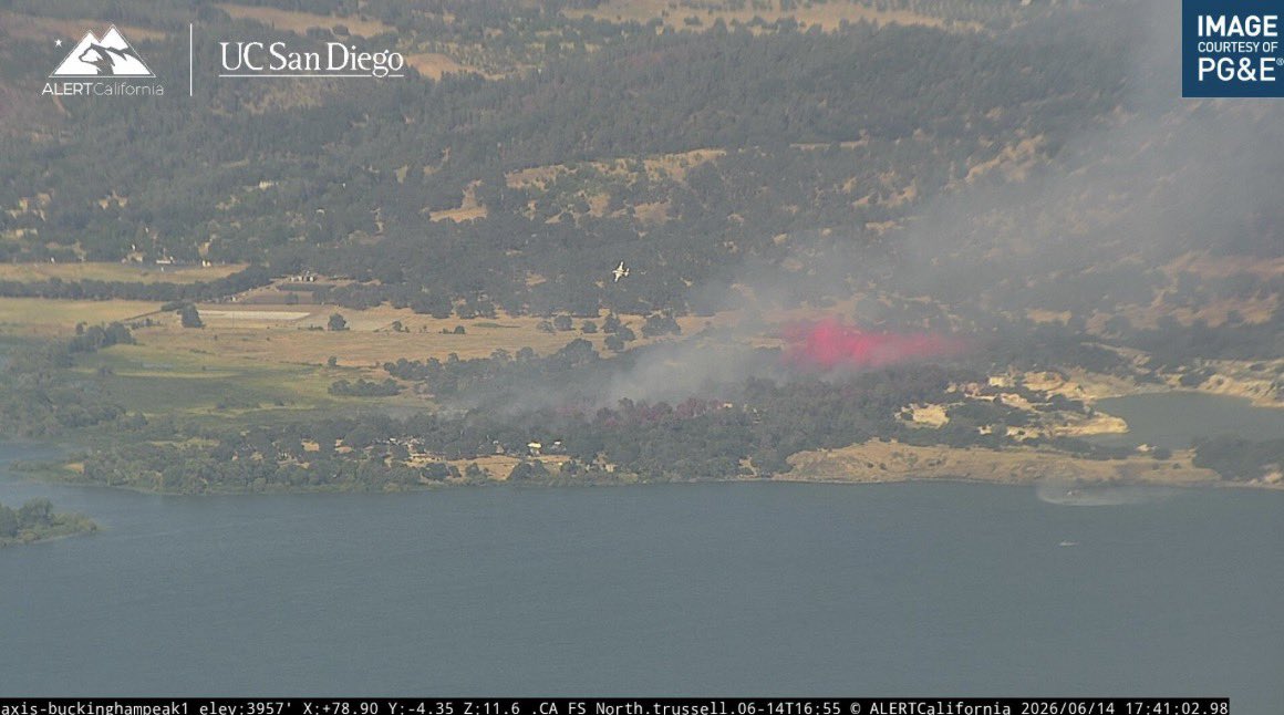 CALFIRELNU's tweet photo. #TrailFire UPDATE: Forward progress of the fire has been stopped. It is approximately 30 acres. Crews will remain on scene for several hours constructing control lines and mopping up. https://t.co/lvfVUFpvWJ