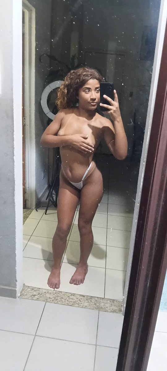 Lara Perversa tweet media