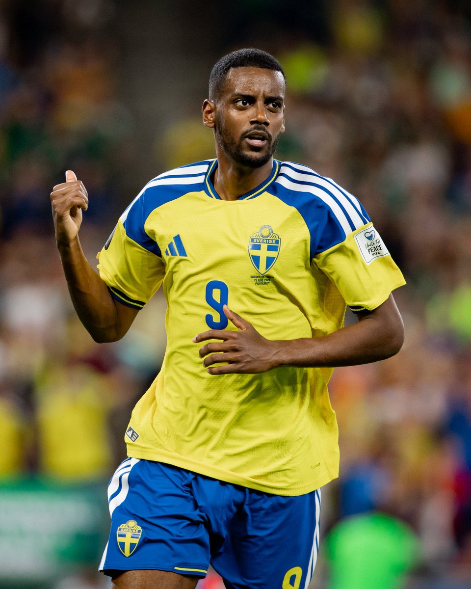 pythaginboots's tweet photo. Isak is back! 

Iraola will feel excited seeing the Swede show a complete performance: running the channels, dropping deep to help create, but most surprisingly of all - moving freely again and high-pressing like he did in Euro 2020 when he destroyed a prime Aymeric Laporte!

🇸🇪 https://t.co/v1IVkvsRMS