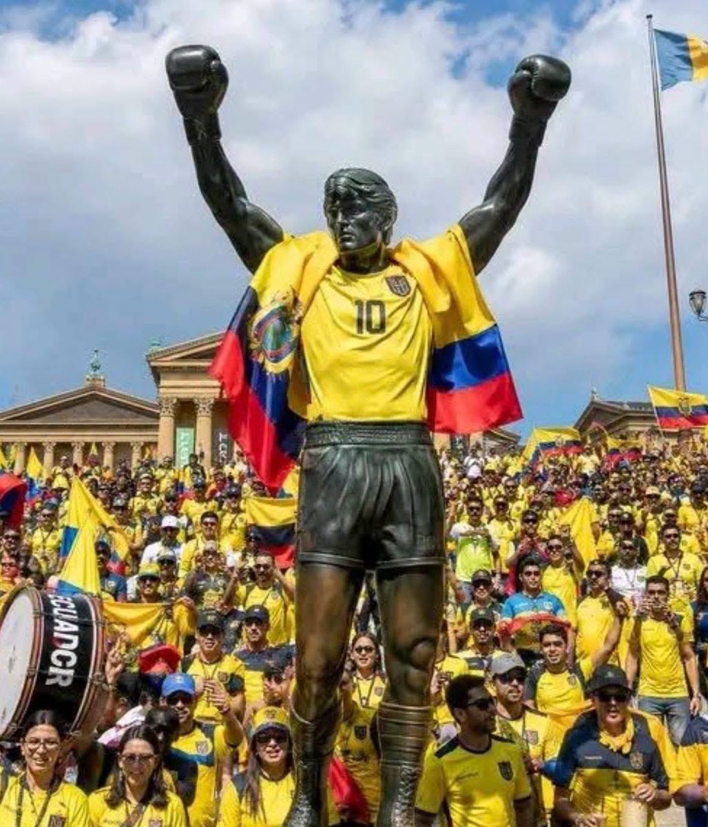 DavidQuark's tweet photo. @LaTri Las estatuas no juegan fútbol. https://t.co/EcQzzkZLbU