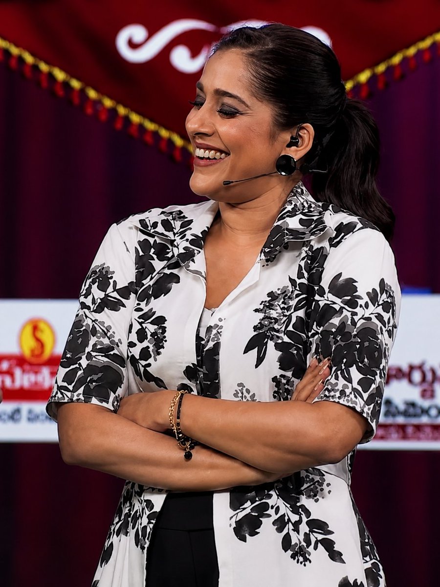 SunnyIndia59770's tweet photo. What a face and structure
#Reshmigautam #rashmigautam #anchorrashmi https://t.co/HWYCS6Oz1d