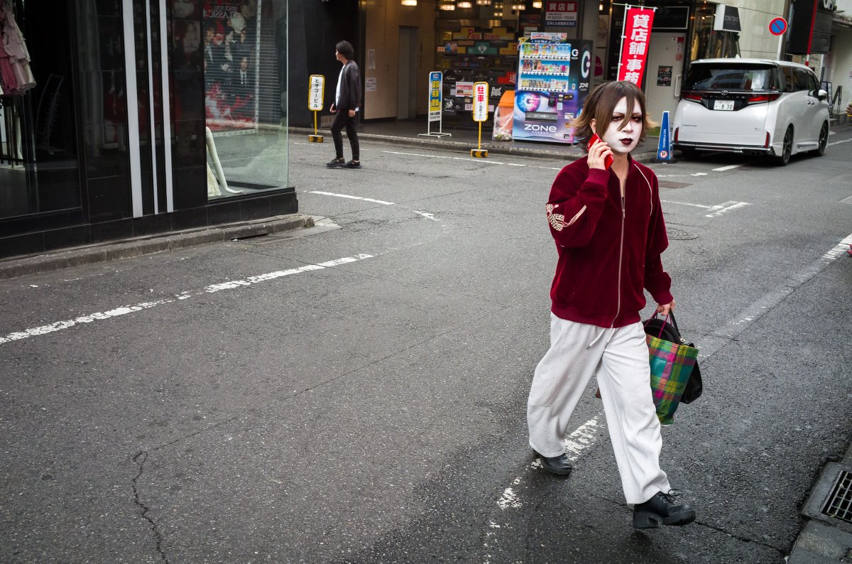 tokyotimes's tweet photo. Shinjuku people and places. Write-up and full set of 10 photographs here: https://t.co/JsGdFm6CZw https://t.co/pHqwNLiMTY