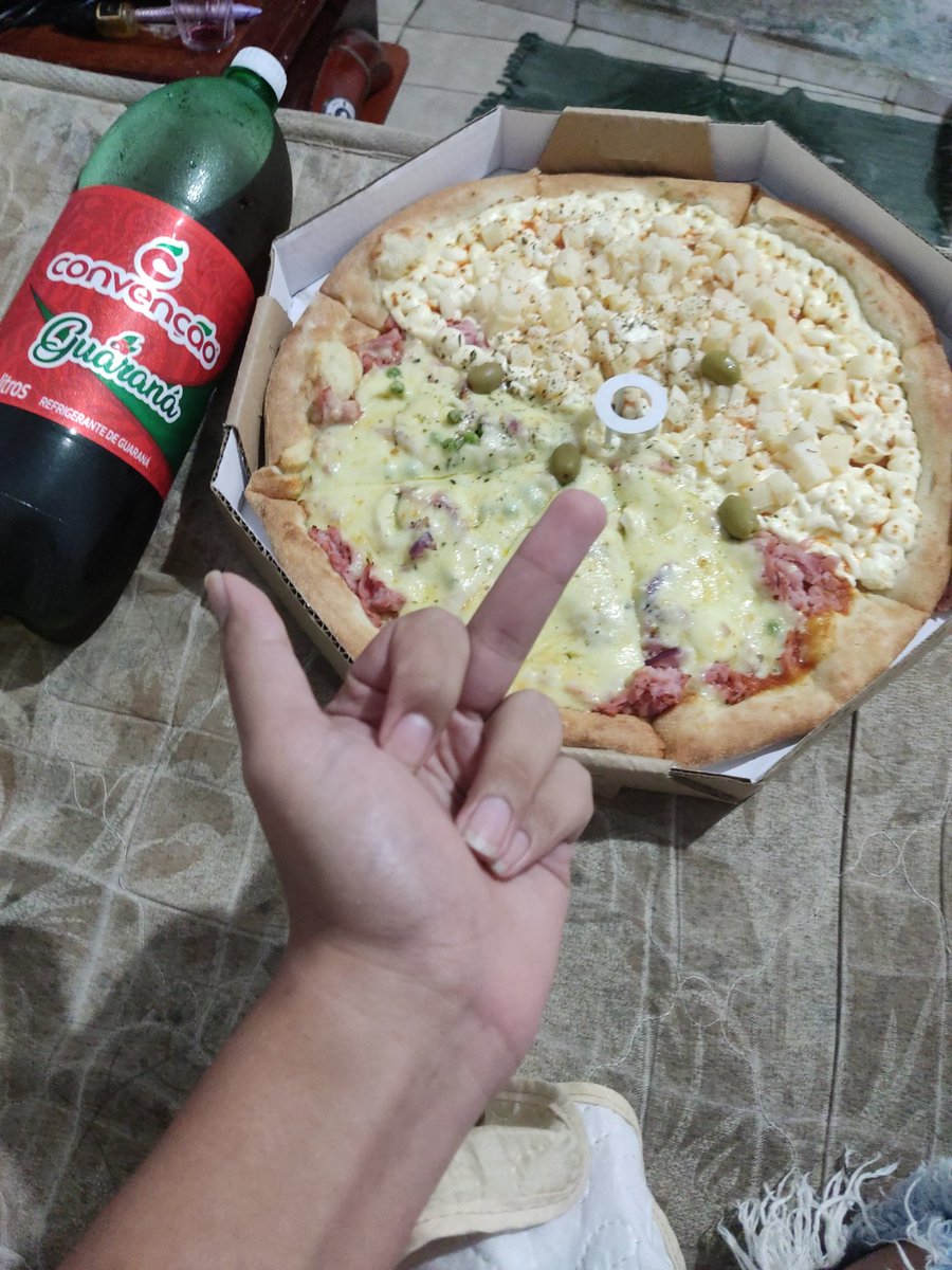 aureadevil's tweet photo. Hj quem pagou minha janta foi a @Sissyjoycelond , essa piranha patética mal está em minhas mãos e já está cumprindo bem o dever de cadelinha dela!! Satisfazendo bem sua rainha!! 🔐💖

(Ignorem a bagunça e a cama sem lençol, hoje aconteceram umas coisas aqui em casa 😗) https://t.co/ul8xzEgceQ