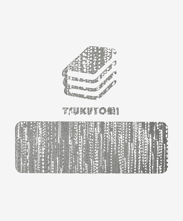 2943_print's tweet photo. 箔紹介「レインシルバー」（シルバー箔）
繊細なラインで降りそそぐ雨を描いた、上品なシルバー箔です。

落ち着いたシルバーの輝きの中に雨粒が浮かび上がり、しっとりとした雨の日の情景を思わせます。
控えめながらも印象的なきらめきが、作品に静かな彩りを添えてくれます。
🔗https://t.co/0LLwYBfQSt

#ツクヨミで押せる箔