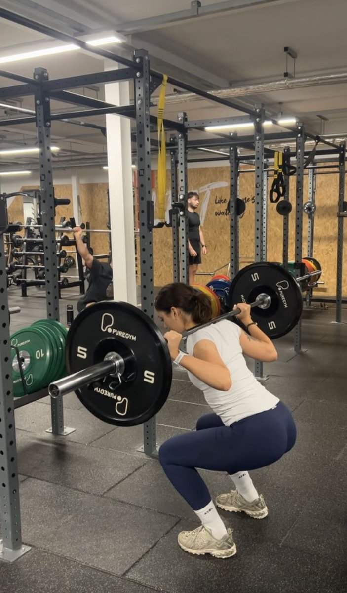 match4dingin's tweet photo. Habis upper body day terus pundak berasa kaku bgt buat digerakin? Itu tandanya otot lo lagi meradang, Bestie. 🏋️‍♂️🔥 https://t.co/4k0GlkkgoH