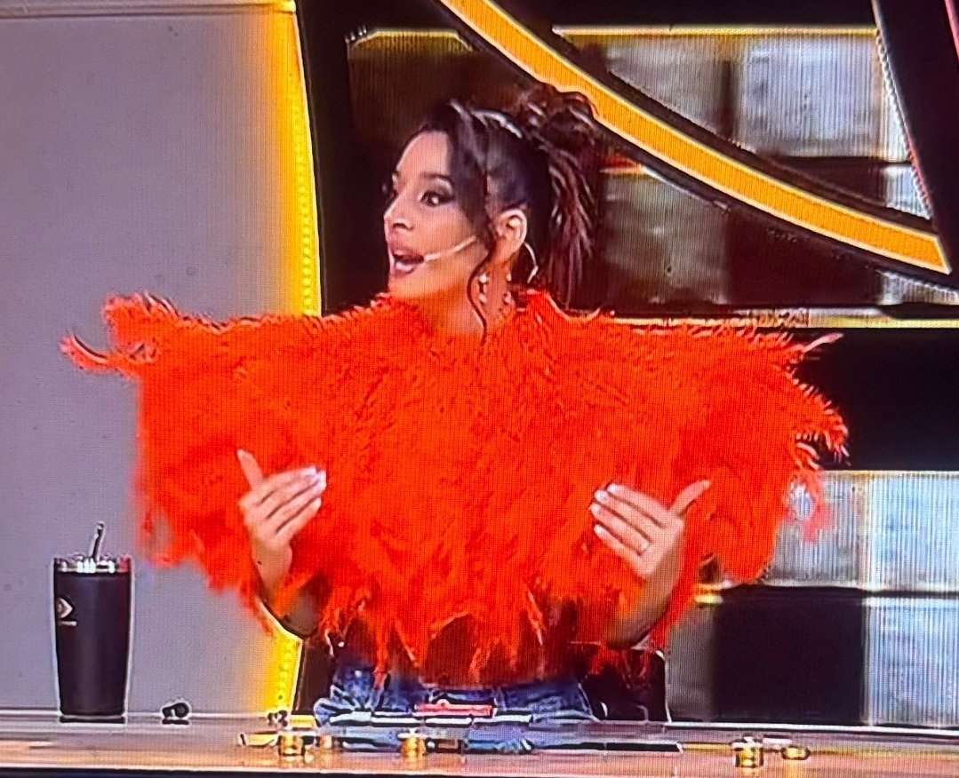 _FerNano_'s tweet photo. Quien le asesora la imagen al chimango este?? 
#GranHermano https://t.co/TaT8jhdt4f