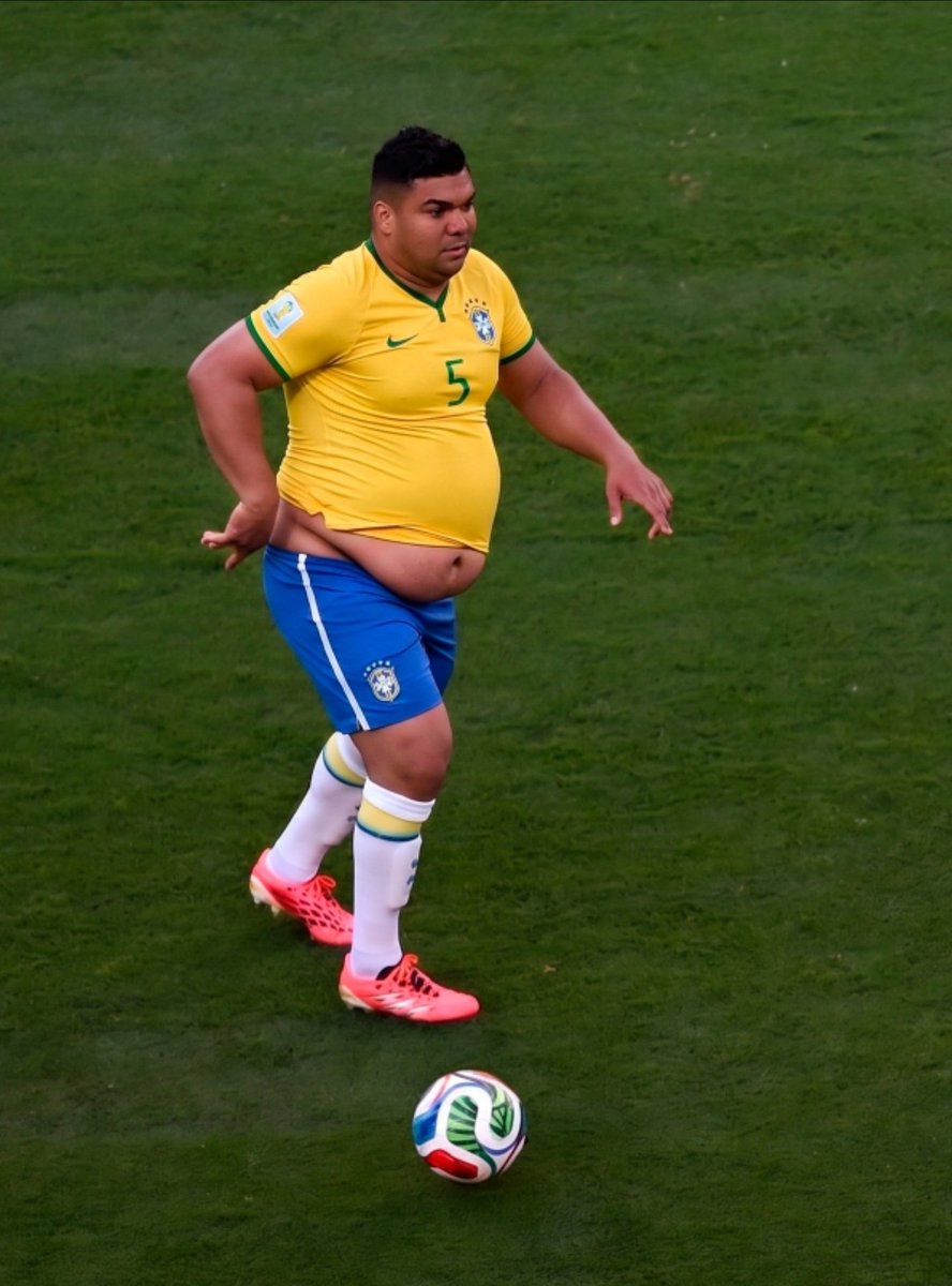 marciosmsalgado's tweet photo. tira esse gordo do time https://t.co/3wleJo3N5n