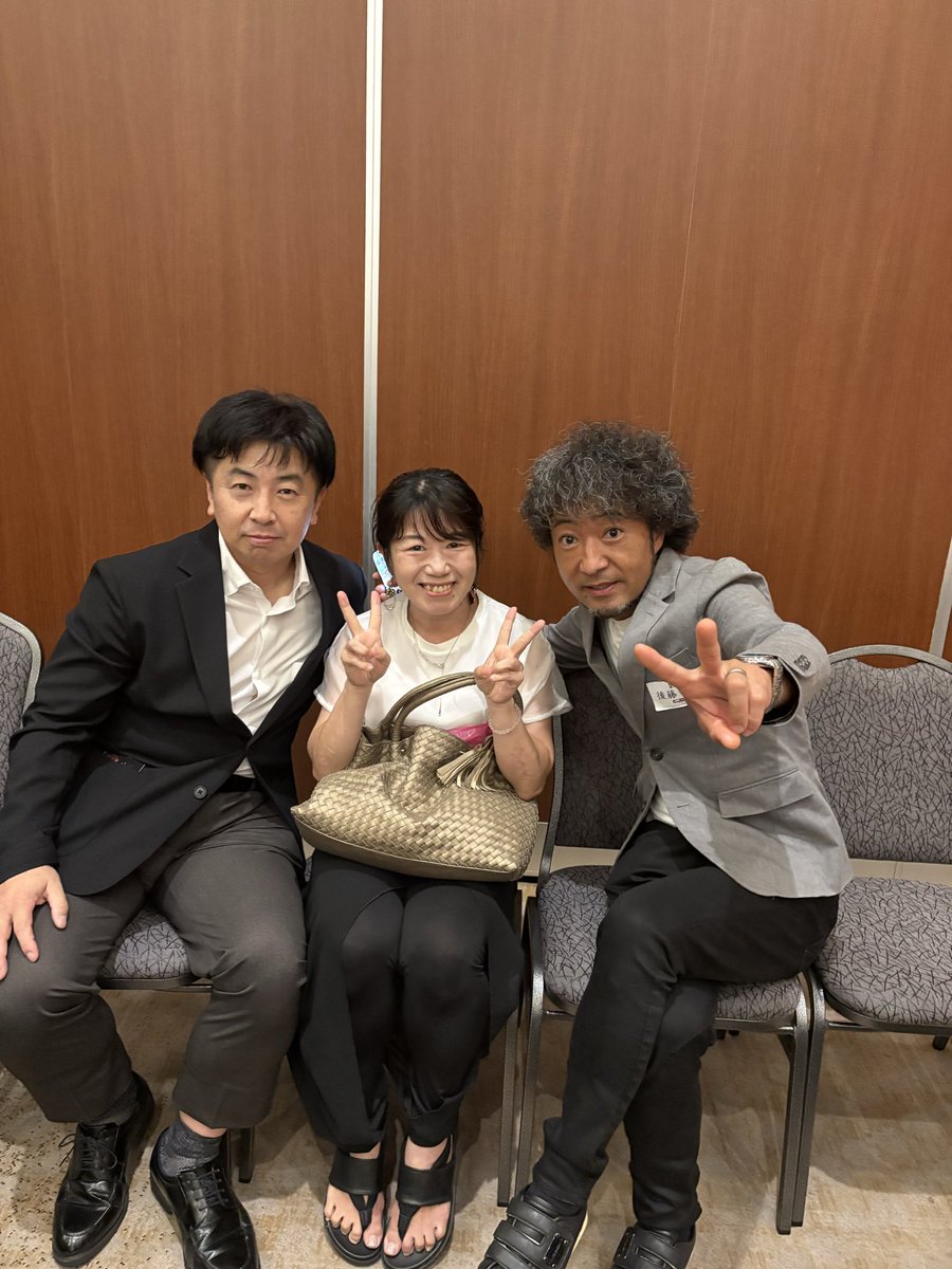 mitiko0219's tweet photo. 昨日はJAC同窓会、参加させていただきました。
JAC最後の期生◦26期なので全員先輩💦
とはいえ、優しい先輩方に大目に見ていただき、楽しく過ごせました。
開催ありがとうございました❗️
憧れの志穂美悦子さんにも会えました💕
https://t.co/VfVi5S4Ubd https://t.co/Rl3bPHGsMJ