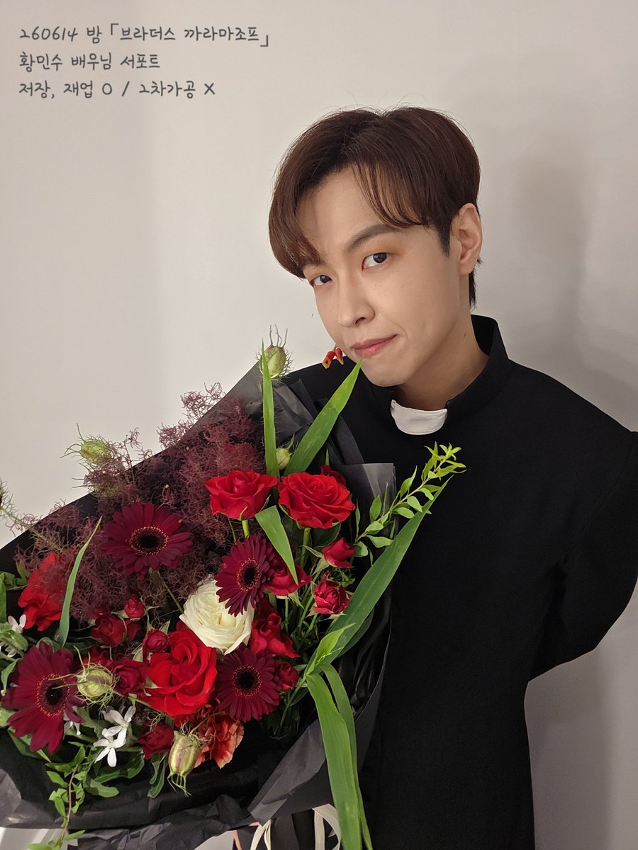 euka_jy's tweet photo. ☦️ 260614 밤 뮤지컬「브라더스 까라마조프」
황민수 배우님 서포트 🥀

“누군가 도시락을 가져왔어
              유력한 용의자는 밍료샤”

황민수 배우님과 뮤지컬 브라더스 까라마조프 팀을 응원하며 도시락 서포트를 진행하였습니다 ♡˖⊹ https://t.co/jUtDan57Ya