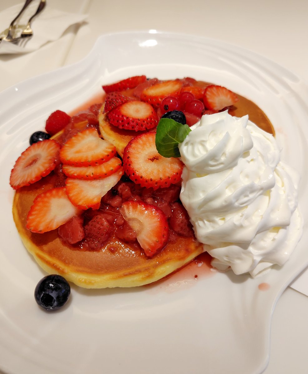 z_TAIYO_z's tweet photo. えへへへへへへ今日の糖分 https://t.co/lZpyOfbWBB