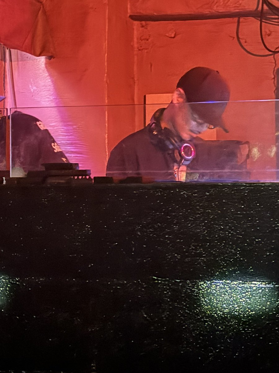 azuemon's tweet photo. 百獣ラッパーと百獣DJ
行って良かった😭
#GROPEINTHEDARK https://t.co/bCRsV5ljfq