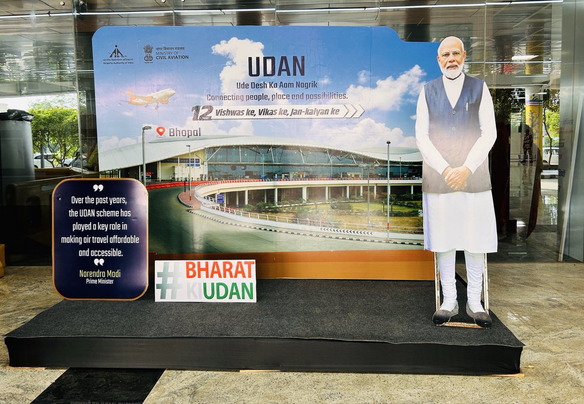 aaibplairport's tweet photo. #यात्री_सुविधा_दिवस (#YatriSuvidhaDiwas) के अवसर पर भोपाल एयरपोर्ट को आकर्षक पुष्प सज्जा एवं मनोहारी सेल्फी पॉइंट्स से खूबसूरती से सजाया गया है, ताकि यात्रियों का यात्रा अनुभव और भी सुखद, यादगार एवं विशेष बन सके। ✈️ @AAI_Official @aairedwr https://t.co/xQmoi1wwxt