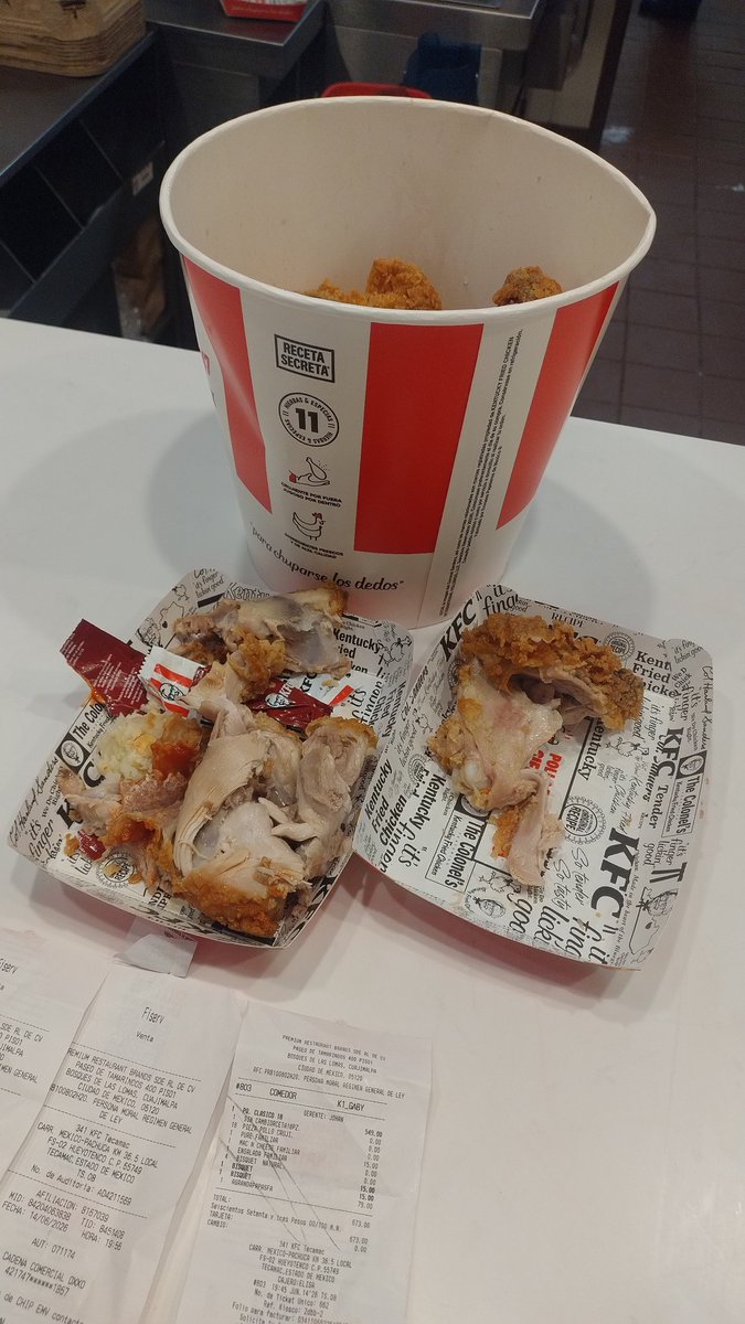 Vigiam2's tweet photo. Pollo crudo en el KFC DE POWER CENTER TECAMAC @COFEPRIS @Profeco @delfinagomeza #VIRAL
Y NO QUIEREN HACER NADA PARA SOLUCIONARLO https://t.co/qpCJDXbmIT