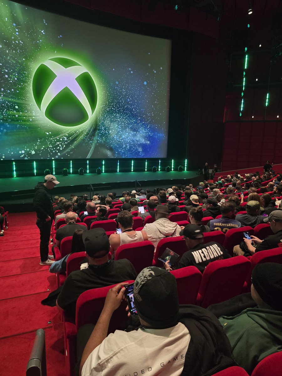 sly22tuff's tweet photo. Huge thanks to @XBOX for the #ProjectHelix merch (received in April), the good times we had at #XboxFanfest, the #XboxSeriesX25 gift from @asha_shar & the swag. Also, huge thanks to @benkenobi2020 because some of us got into Fanfest for attending his community event last year! https://t.co/hSVssPSMBz