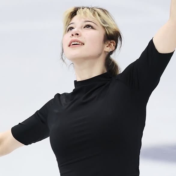 alysabubu's tweet photo. Blonde Bangs Come Home </333 https://t.co/xTC1YPg5hc