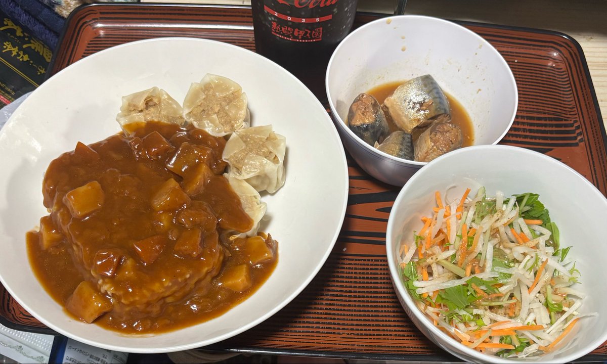 86Pc7's tweet photo. #今日のぴかごはん
#今日のエルご飯
#恋町食堂
朝ごはんの肉球パン
昼ごはんのカレー、シュウマイ、サバの醤油味付、サラダです。　いただきます https://t.co/E3R2XqKEaU