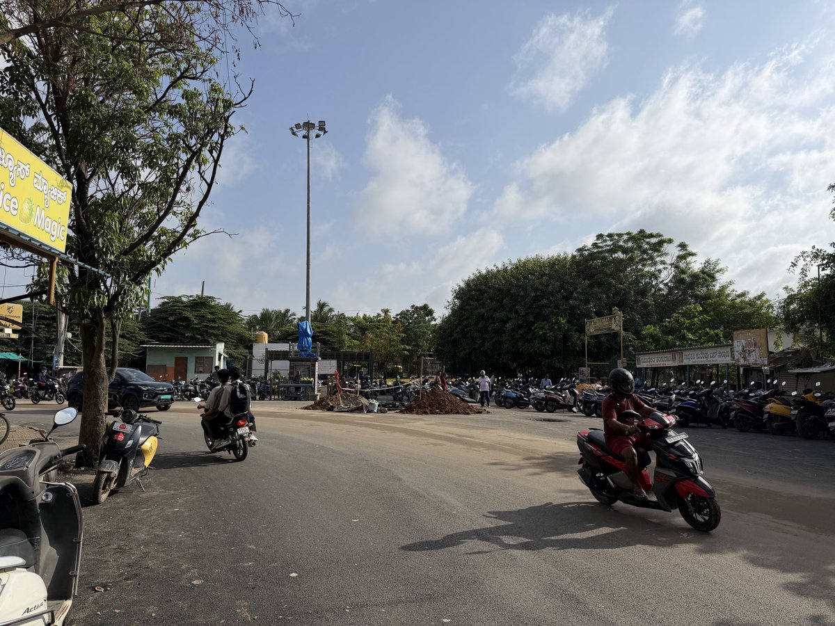 Aravindb1982's tweet photo. Trust the BBMP to do this Tughlaq wisdom always. Took three years to make this road fine with a good layer of asphalt. And then these nincompoops come dig it up as deep as five graves!!! Breaks my heart in disappointment and frustration!! https://t.co/YB00mY6Su7