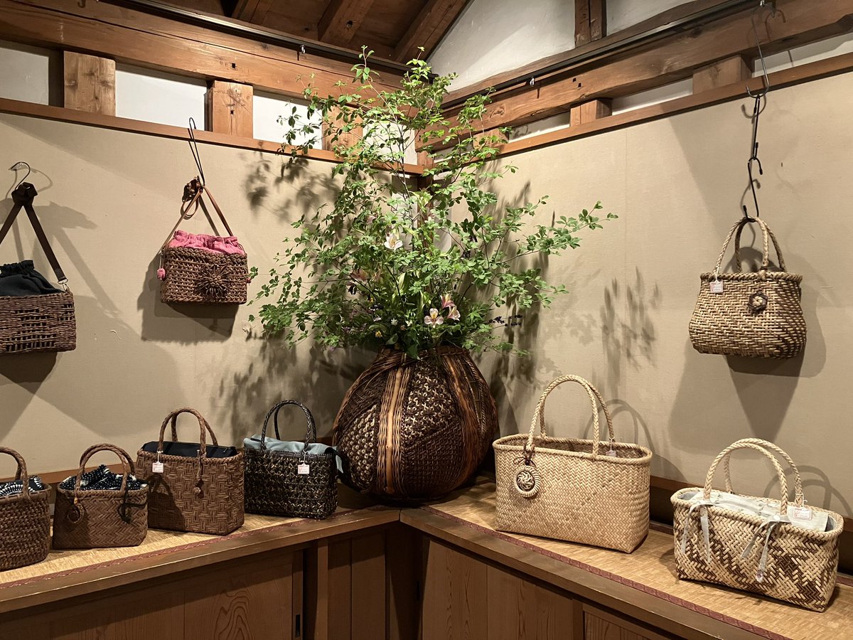 hoppo_bunka's tweet photo. 屋根裏ギャラリーのお知らせ📢 
【籠　鷲尾トシエ教室展】
蔓籠などの作品展示と販売。

◆令和8年6/11(木)～6/18(木)9～16時（最終日15時）※6/16（火）休館 

◆屋根裏ギャラリー（入場無料）
※「正門」からお越しください。
※博物館の見学は要入館料です。
◆問合☏090-3349-9648（蔓工房　鷲尾） https://t.co/RTSnRJ2ryL