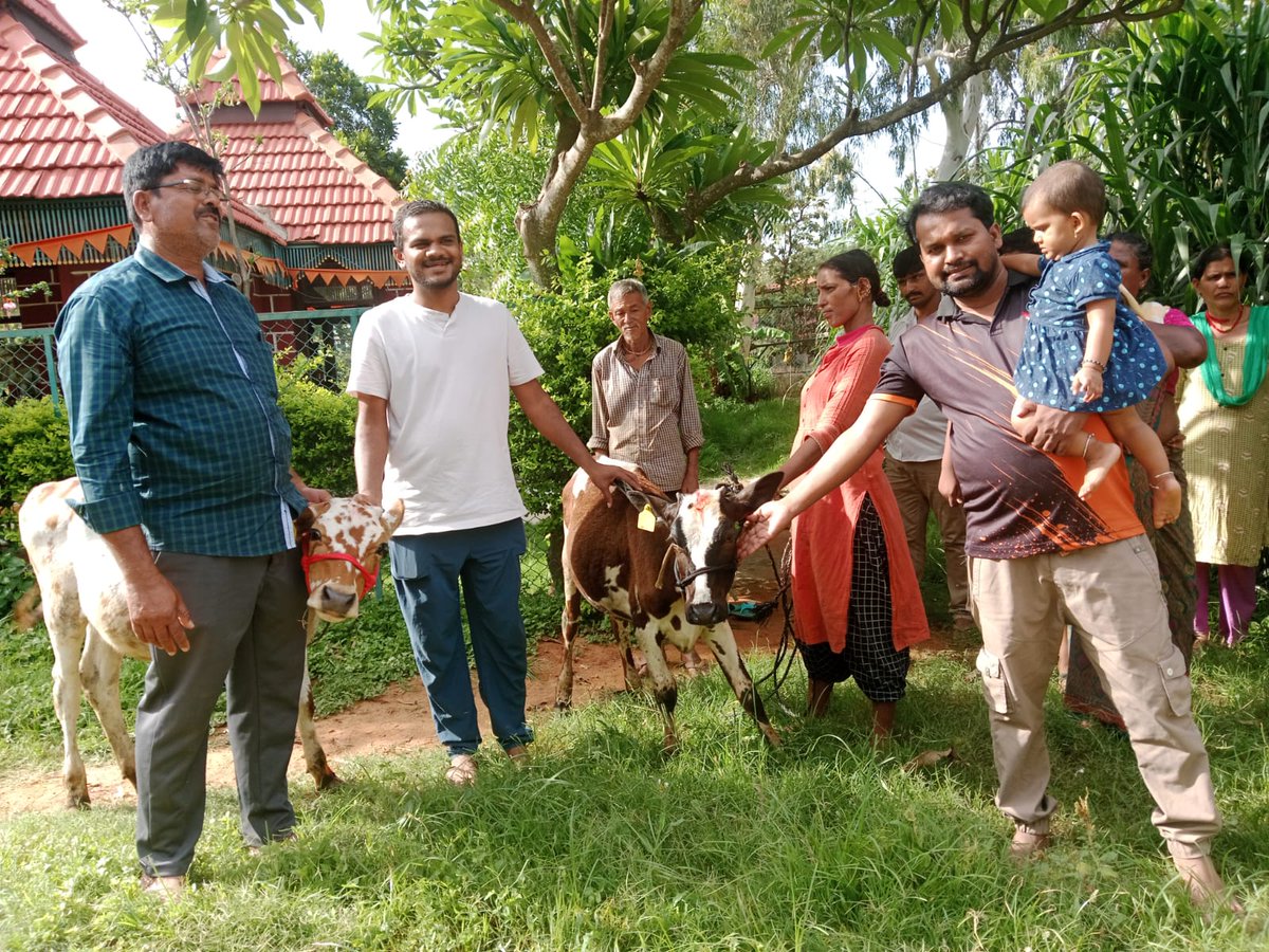 rakum's tweet photo. Ten thousand steps in 1 hr 54 minutes.Daily 10 km will be a success after the 5.45 am to 7.15 am yoga therapy https://t.co/x2QB66ZG4l walked from 7.35 am to 8.29 am.Goudhana,gifting cows to the villagers.@cows @yoga @WalkOffTheEarth #rakum #school #ashram https://t.co/XUXYa8JZOB https://t.co/jeEtlqXoQm