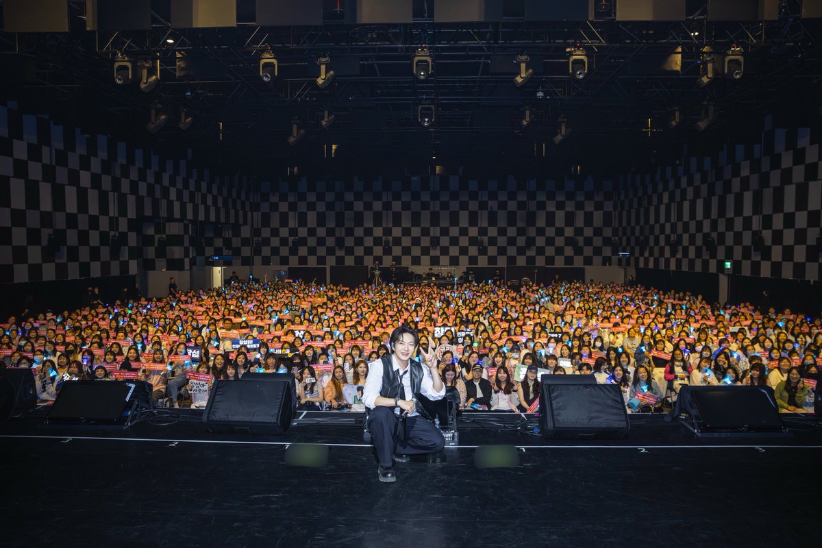 LeeCS_Official's tweet photo. [📸] ✨260614 2026 LEECHANGSUB FANCON in TAIPEI [EndAnd : The Uncut]✨

with 대만 zz6친💙멜로디

#이창섭 #LEECHANGSUB
#EndAnd #엔드앤드 https://t.co/yu2NLZA6Yo
