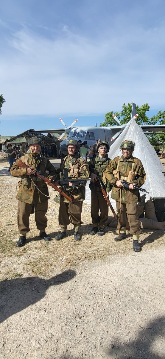 PolandFight's tweet photo. El dia 13 celebramos el Dia del Veterano de la BRIPAC en la Base Principe de Asturias. Presentamos uniformes de Brigada Paracaidista Polaca Independiente y de Auxiliares Femeninos del II Cuerpo Polaco. 
Gracias a la  Bripac y a Codex Belix. @PLenEspana @PLInst_Madrid @MON_GOV_PL https://t.co/bH6VGdKZho