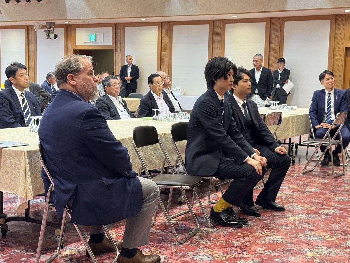 NyxFoundation's tweet photo. 南砺市長・田中幹夫氏の後援会「なんと結の会」の定時総会にて講演させていただきました。

地元の国会議員・県議員・経営者ら約100名が参加され、南砺から始まる新しい研究拠点の構想についてお話ししました。 https://t.co/iFix34rjcs
