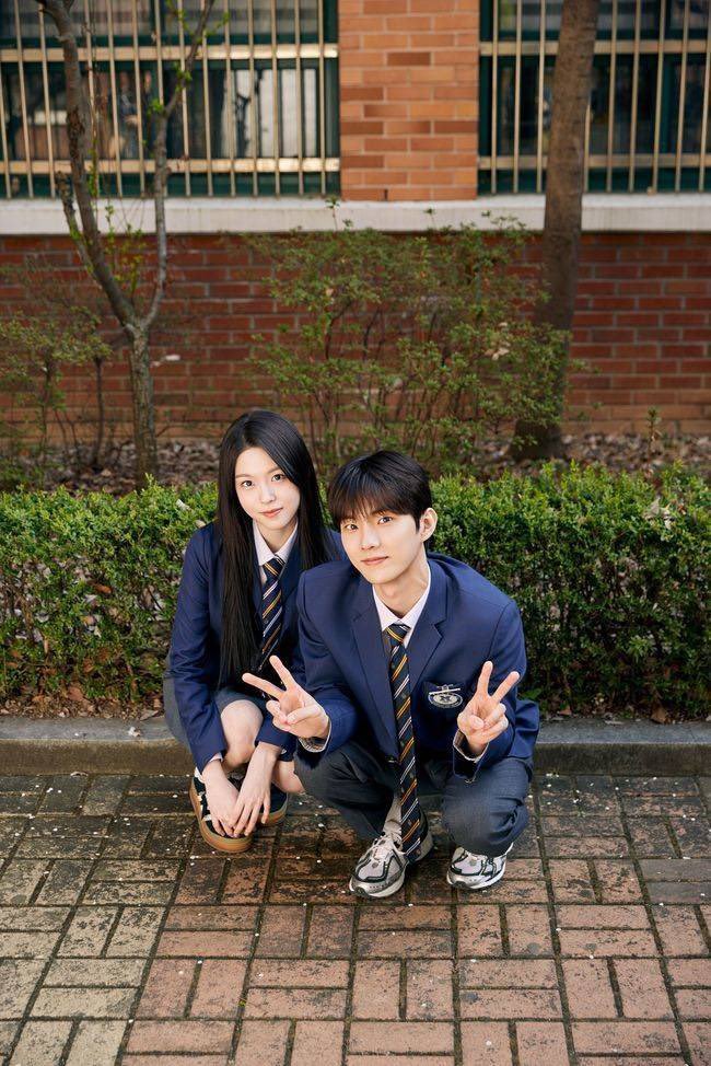 kkochinam's tweet photo. '최애 데뷔' 지창민X황지아, 흩날리는 벚꽃 아래 첫 투샷 공개'
'My Idol My Debut Ji changmin × Hwang Jia, first two-shot revealed under falling cherry blossoms.'

the two main characters Han Jaeha (한재하) and Choi Aeni (최애니) 🥹🥹🌸✨️💕
🔗https://t.co/z2MpF1p4zj

#한재하 #최애데뷔 #myidolmydebut
#지창민 #큐 #Q #더보이즈 #THEBOYZ