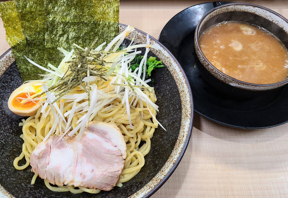 honmap9's tweet photo. こちらは家系ぽいつけ麺(個人の感想です) https://t.co/GuvQyNkTlx