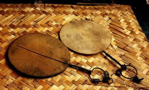DiscoverHongze's tweet photo. 🎶 A thousand years of lakeside folk rhythms, brought to life by a single sheepskin drum. The Hongze Lake Fish Drum — where ancient beats hit fresh ears. Listen — this is the sound of Hongze. #HongzeLakeFishDrum #IntangibleCulturalHeritage https://t.co/U1fheLoBwD