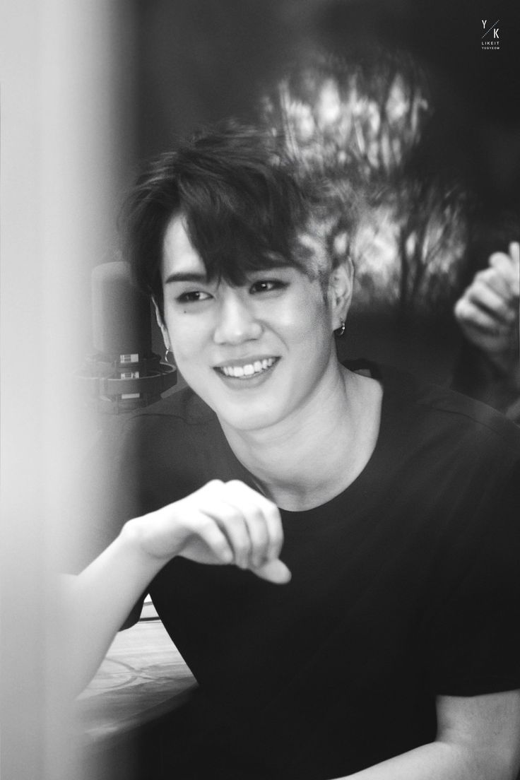 aghababe's tweet photo. bring back men with eyeliner #yugyeom #유겸 https://t.co/yu7dUy6wMs