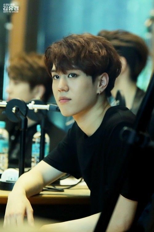 aghababe's tweet photo. bring back men with eyeliner #yugyeom #유겸 https://t.co/yu7dUy6wMs