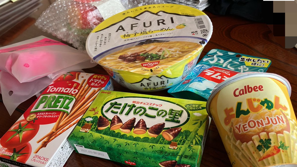 nikapyo's tweet photo. 友達にあげるYEONJUNセット完成🦊💛 https://t.co/vuPPu6YWJM